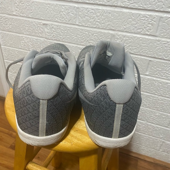 Nikes - Picture 5 of 11